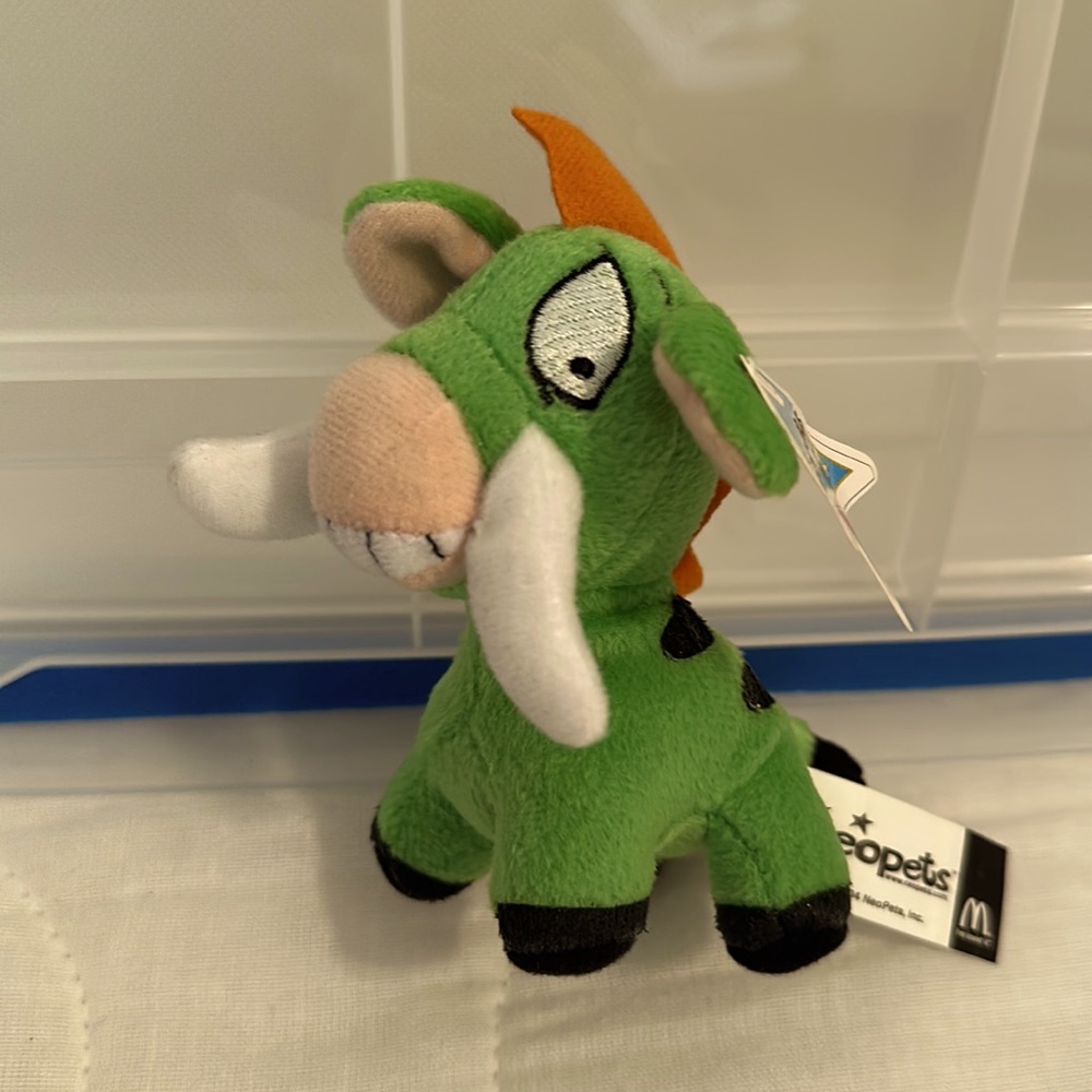 NWT😊NEOPETS GREEN MOEHOG WARTHOG MCDONALD’S 2004 PLUSH HAPPY MEAL TOY